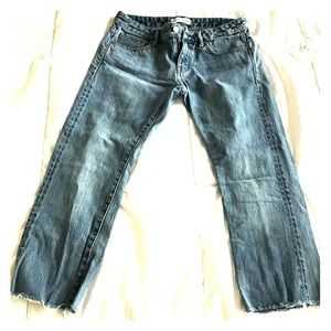 Uniqlo mid rise straight leg crops! Size 25